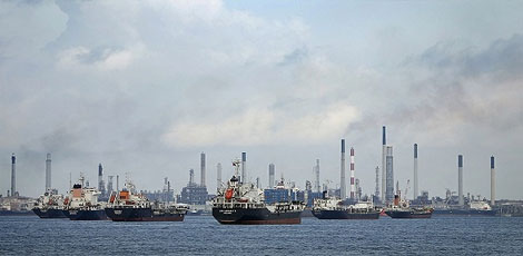 原油暴跌损失巨大几内亚湾海盗大幅减少_搜了